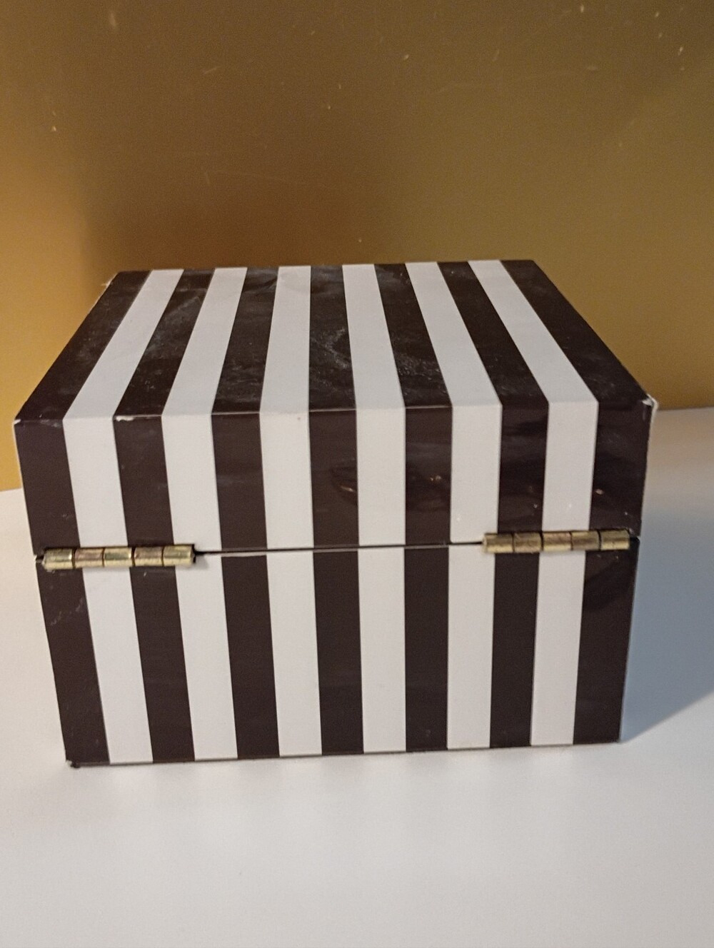 Henri Bendel Brown & White Striped Small Jewelry Box with Heart Tassel Keychain - Picture 5 of 10